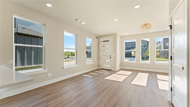 Building Photo - 1303 SW Journey Ln