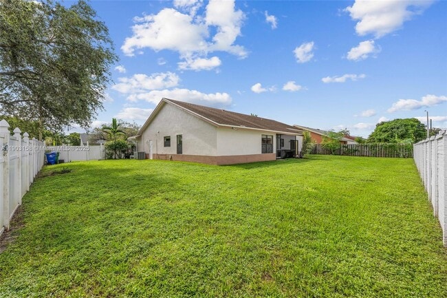 Building Photo - 9601 Dunhill Dr