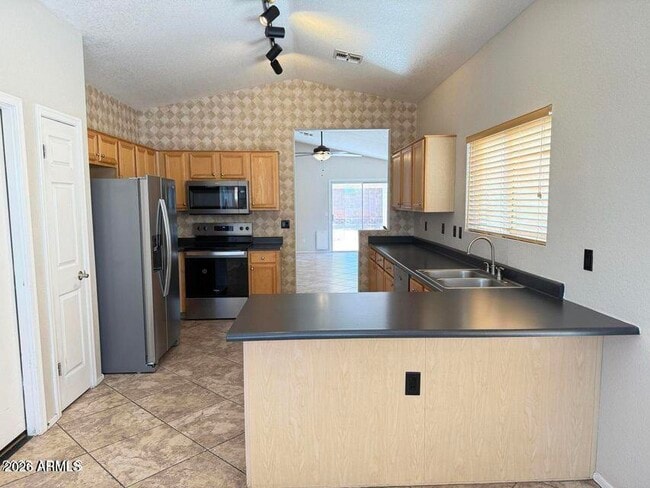 Building Photo - 3518 W Charlotte Dr