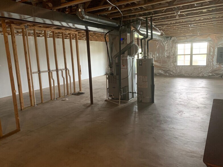 Building Photo - 281 Hickory Lane