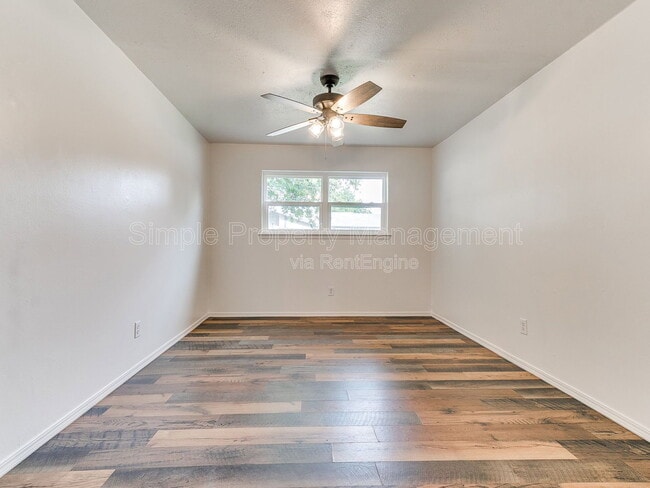 Building Photo - 2401 Fedderson Dr
