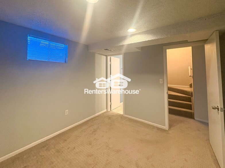 Building Photo - 632 E 116th Ave