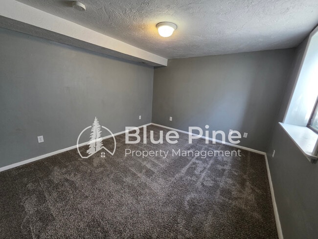 Building Photo - 328 11th St