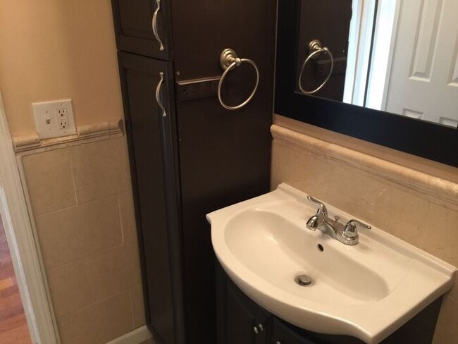 Building Photo - 3 bedroom, 1 full bath fully remodeled Ranch home in Parchment Schools