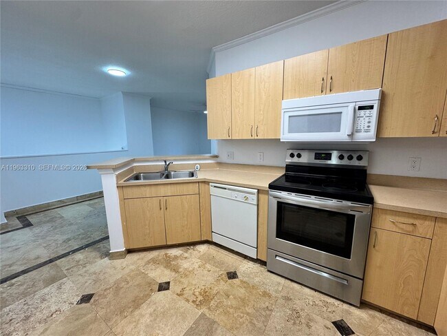 Building Photo - 2404 Belmont Ln