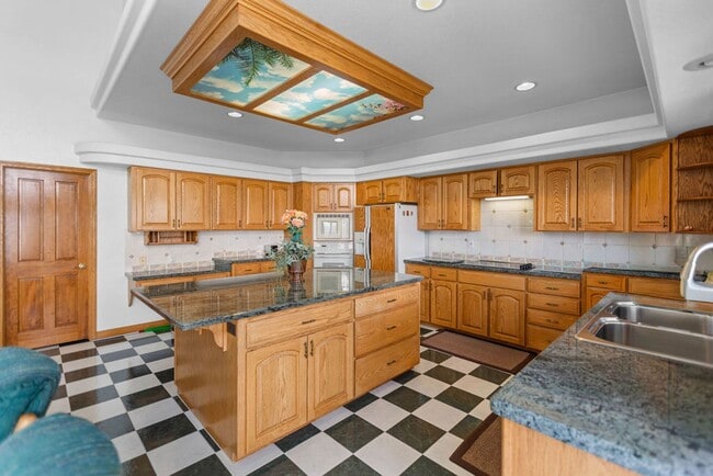 Building Photo - 3957 Valley Oak Dr