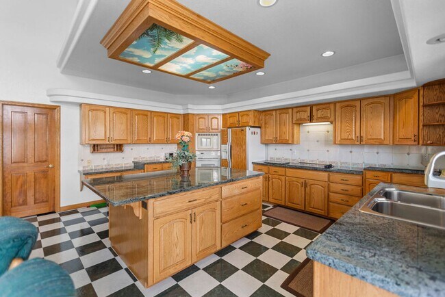 Building Photo - 4 Bedroom 4 Bathroom Property on Boyd Lake