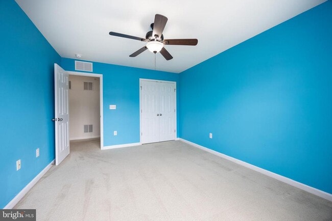 Building Photo - 253 Fairfield Cir W