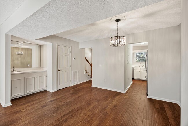 Building Photo - 850 Colony Dr