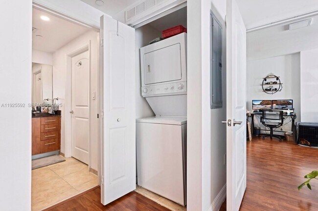 Building Photo - 7350 SW 89th St