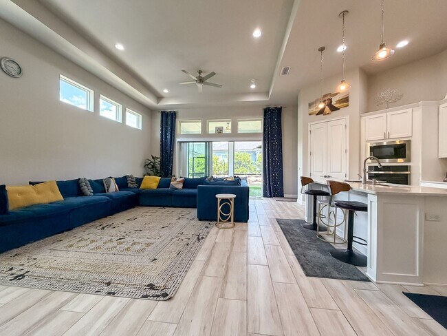 Building Photo - Modern-Luxury 5/3 in Oakmont