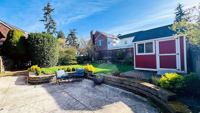 Building Photo - 9024 5th Ave NE
