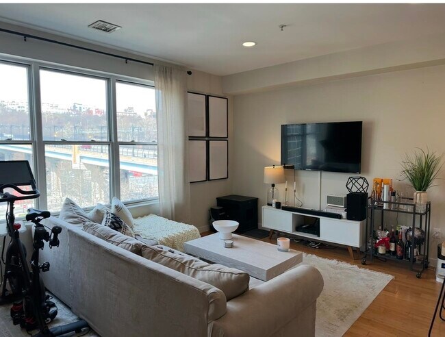 Building Photo - 1325 Adams St