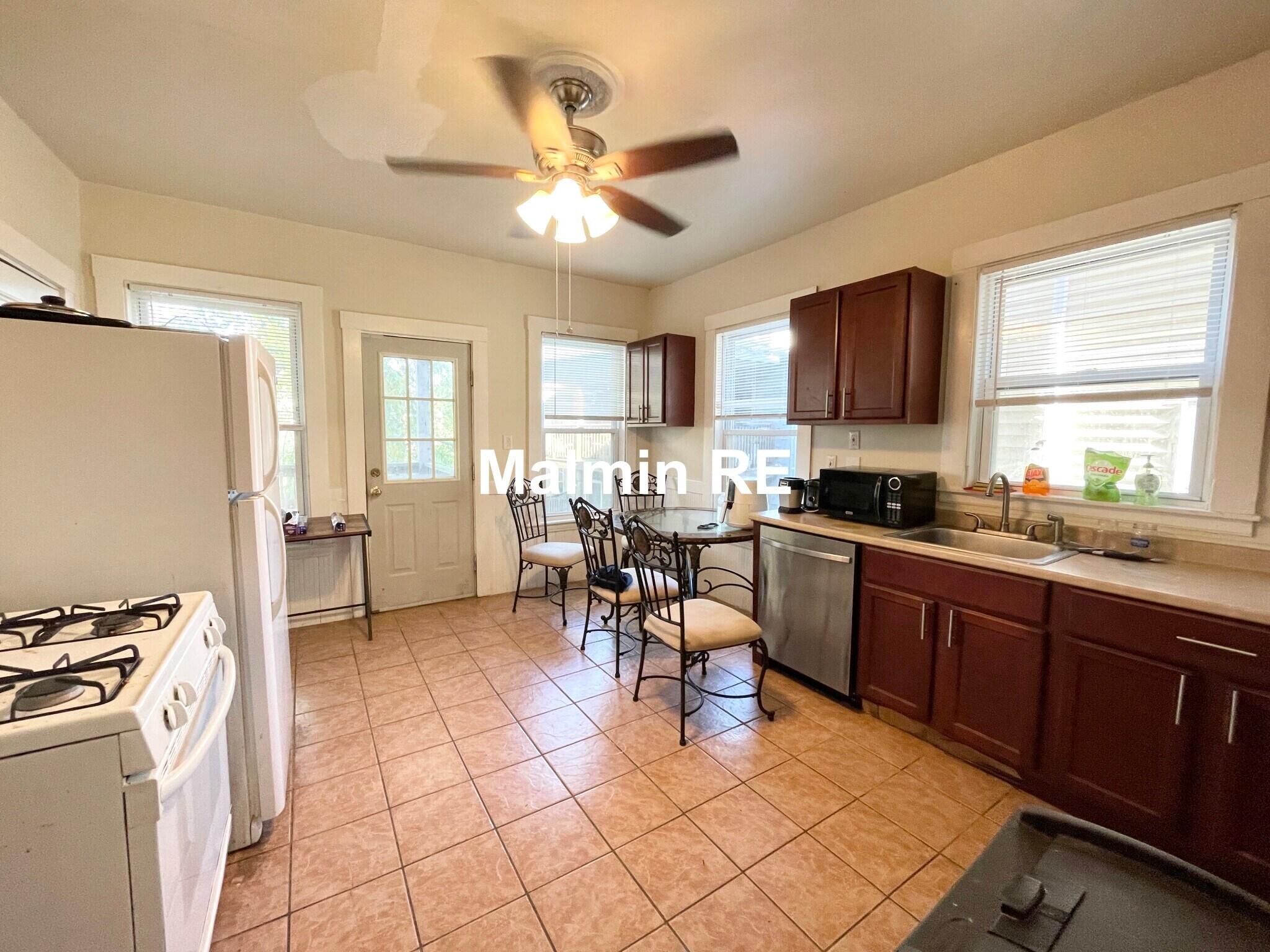 Building Photo - 89 Hillside St