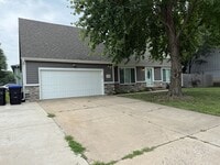 Building Photo - 4 bedroom 2.5 bath near Lake Shawnee