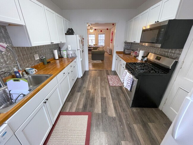 Building Photo - 46 N Breese Terrace