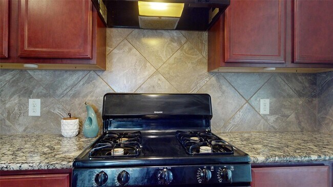 Building Photo - 3202 Cabin Wood Way