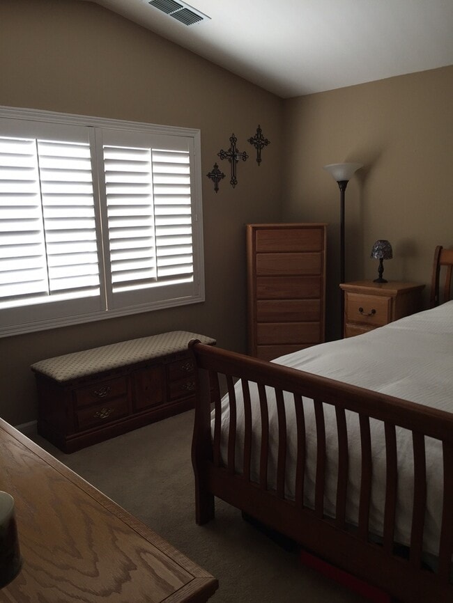 Building Photo - Spacious two-story home featuring 4 bedrooms and 3 full bathrooms (1 bedroom and 1 bathroom downs...
