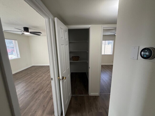 Building Photo - 1244 E Susan Ln