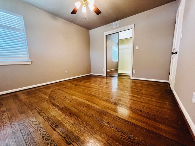 Building Photo - Beautifully, Corner-Lot 3BD 2BA Home in Be...