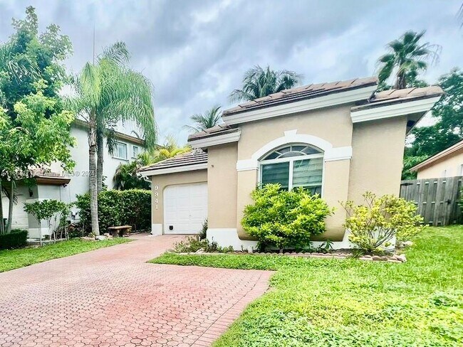 Building Photo - 9941 NW 32nd St