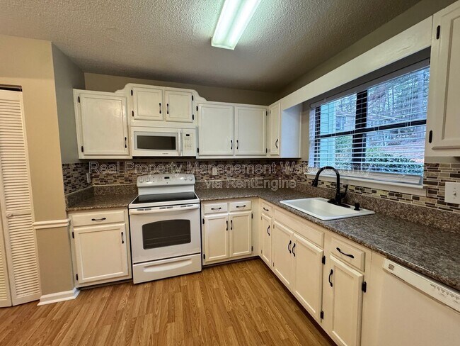 Building Photo - 5754 Pool Side Dr