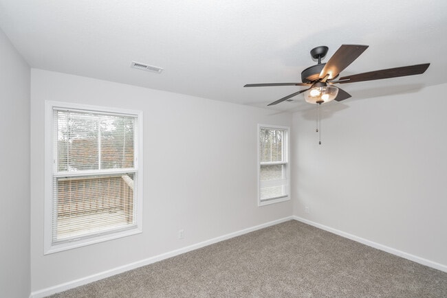 Building Photo - Stunning 3 Bedroom Home in Clarksville, TN!