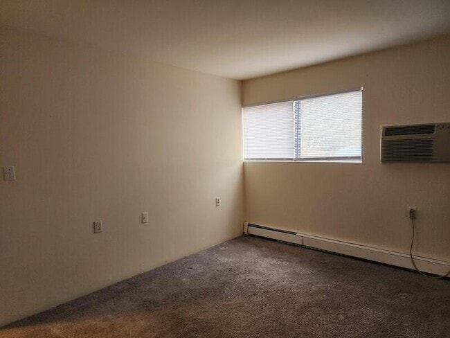 Building Photo - 27 Forbus St