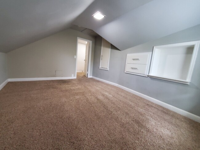 Building Photo - 4 BR with 2 FULL BA - Single Family Home i...