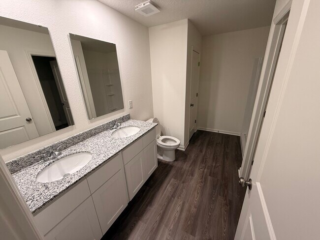 Building Photo - 2555 NW 23rd Ave