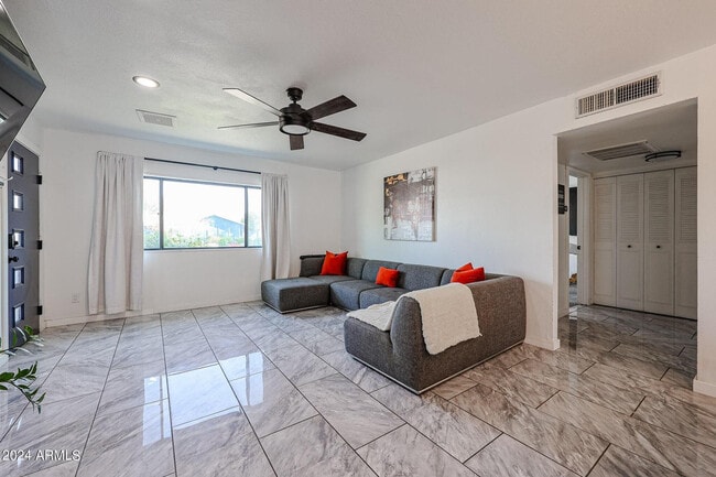 Building Photo - 3213 E Emile Zola Ave