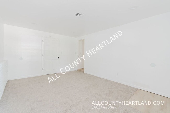 Building Photo - 2100 N Redmond Ave