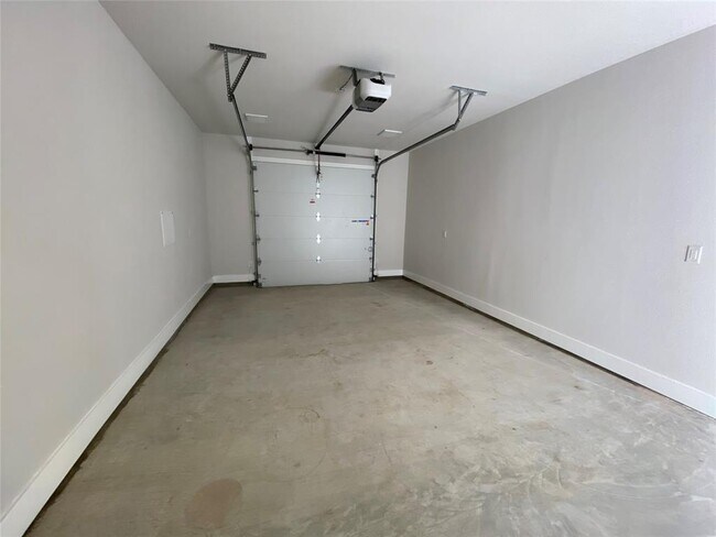 Building Photo - 6920 Bethune Ave