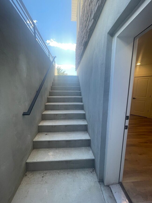 Building Photo - Lindon House