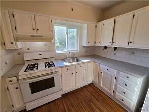 Building Photo - 176 Mayar St