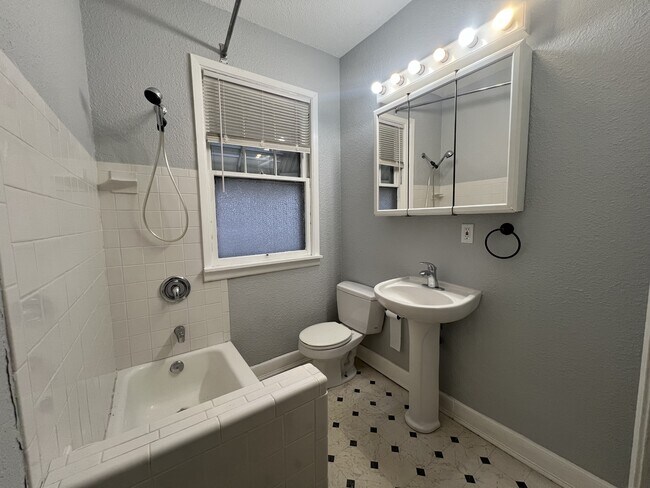 Building Photo - 406 Tiffin Ave