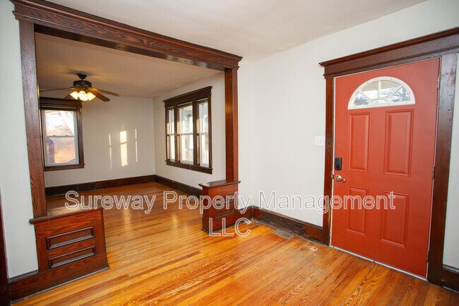 Building Photo - 5753 Rogers Ave