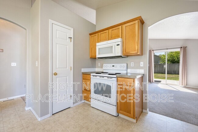 Building Photo - 14237 Carolina St