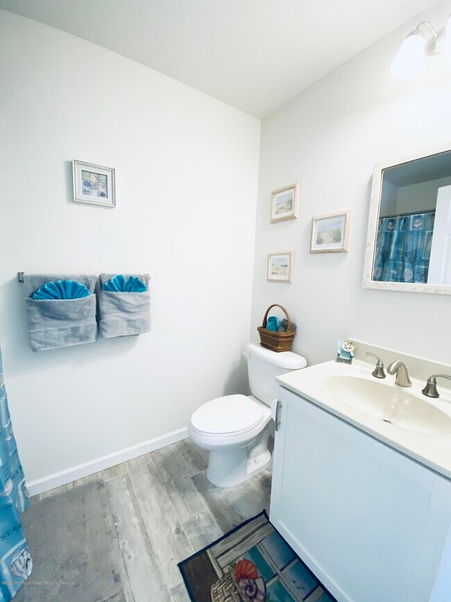 Building Photo - 1402 C St