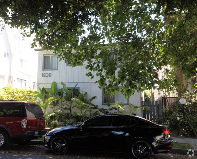 Building Photo - 1530 Granville Ave