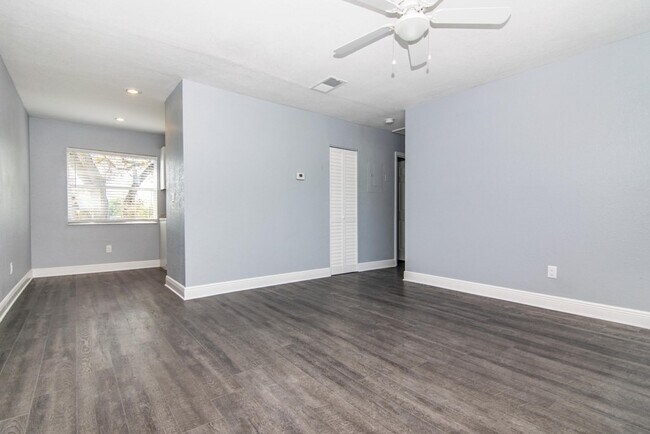 Building Photo - Newly Renovated and Remodeled - 2 Bedroom 1 Bath for Lease in Brandon, FL