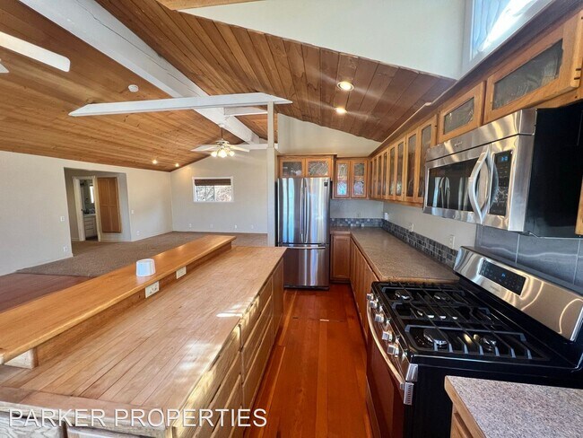 Building Photo - 3 br, 3 bath House - 1937 Lilac Ln