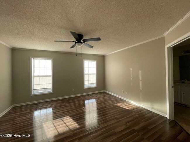 Building Photo - 3915 Sterling Pointe Dr