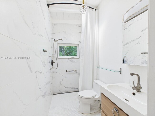 Building Photo - 1632 SW 28th Ave