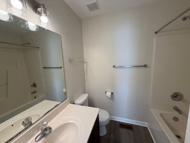 Building Photo - Long Point