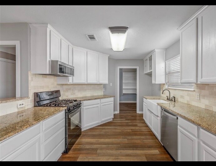 Building Photo - 1600 Kingsgate Dr