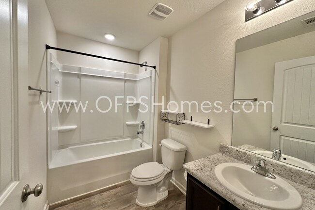 Building Photo - AVAILABLE NOW IN REDSTONE COMMONS