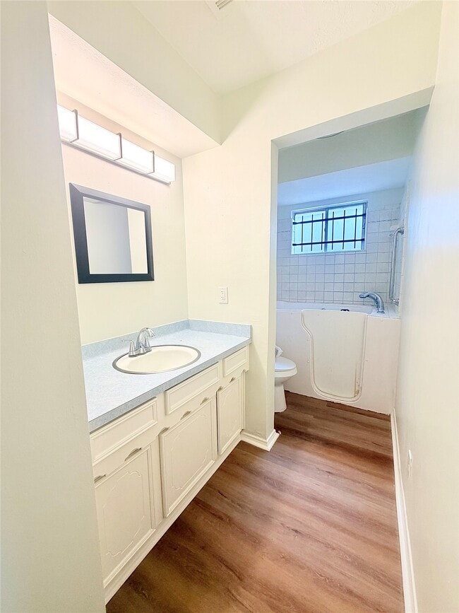 Building Photo - 4410 Longhorn Dr