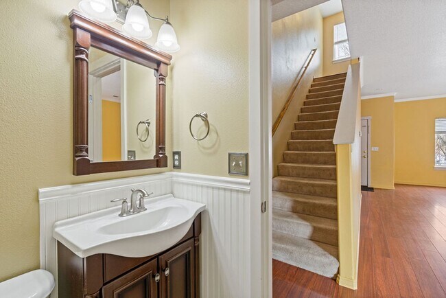 Building Photo - SPACIOUS LAYOUT! HARD SURFACE FLOORING, FE...