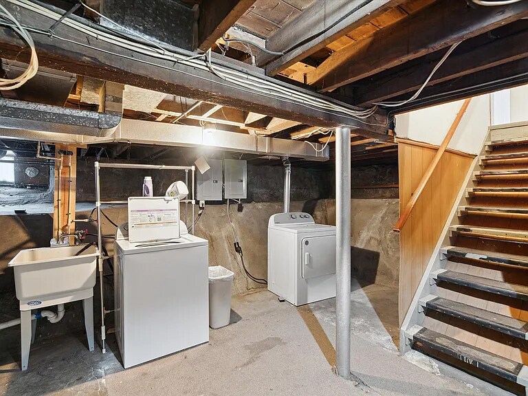 Building Photo - 142 East Ave N